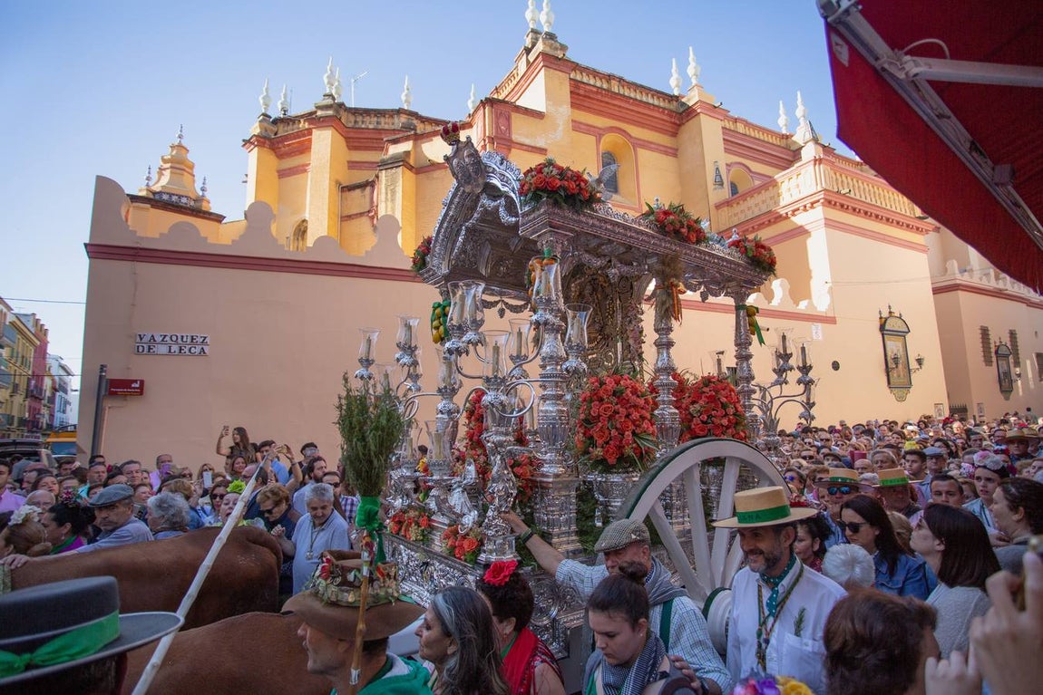 Rocío 2018 en Sevilla: salida de la hermandad de Triana