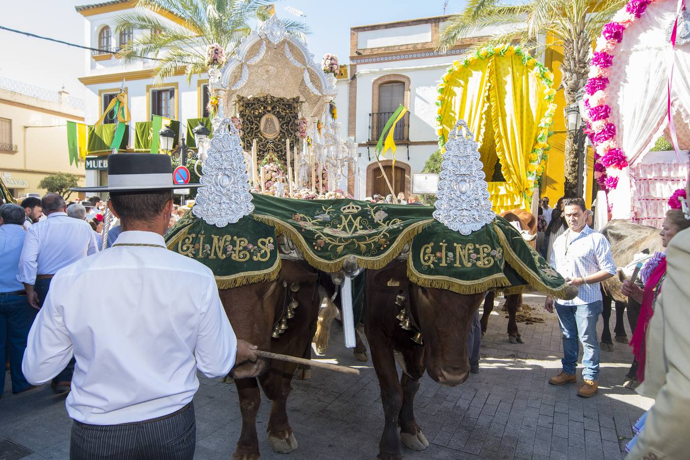 Imágenes del Rocío 2018 en Sevilla: salida de la hermandad de Gines