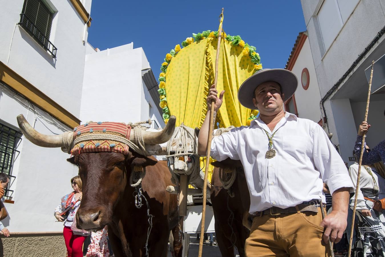 Imágenes del Rocío 2018 en Sevilla: salida de la hermandad de Gines