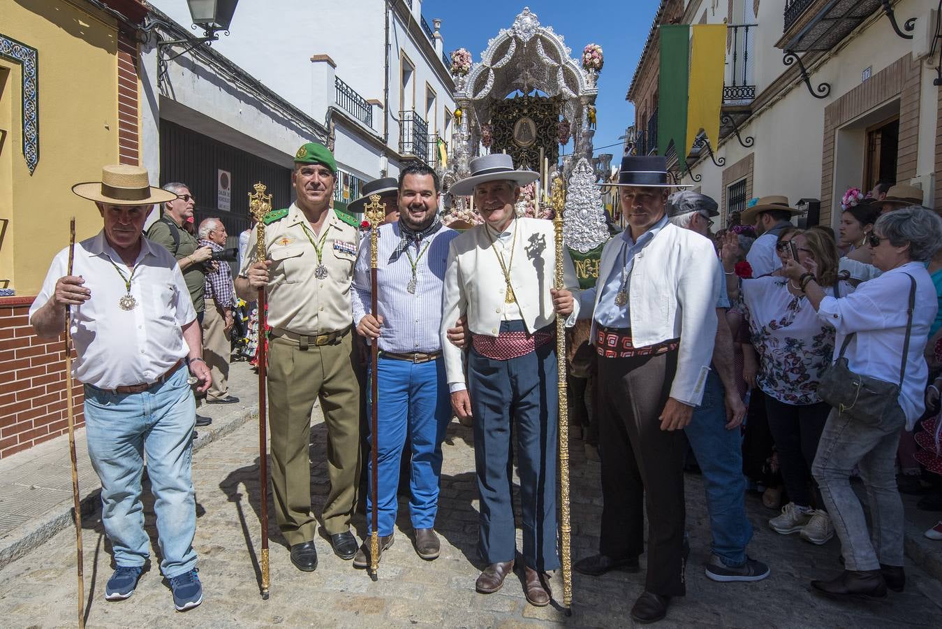 Imágenes del Rocío 2018 en Sevilla: salida de la hermandad de Gines