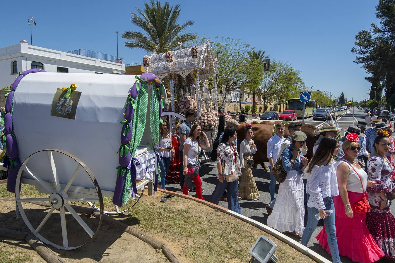 Imágenes del Rocío 2018 en Sevilla: salida de la hermandad de Gines