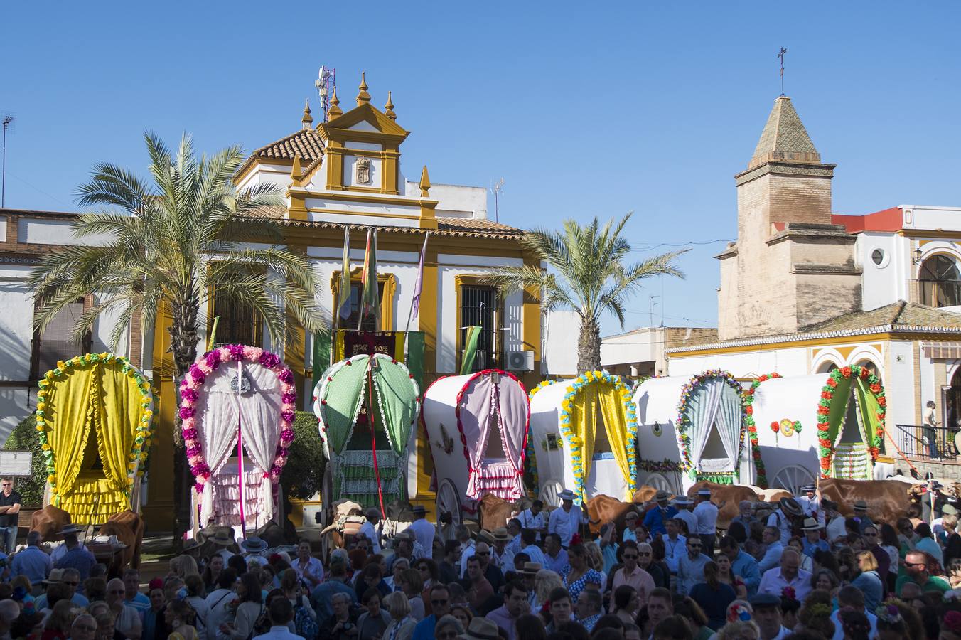 Imágenes del Rocío 2018 en Sevilla: salida de la hermandad de Gines