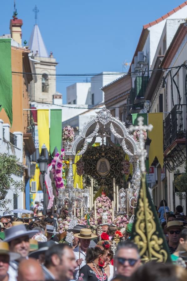 Imágenes del Rocío 2018 en Sevilla: salida de la hermandad de Gines