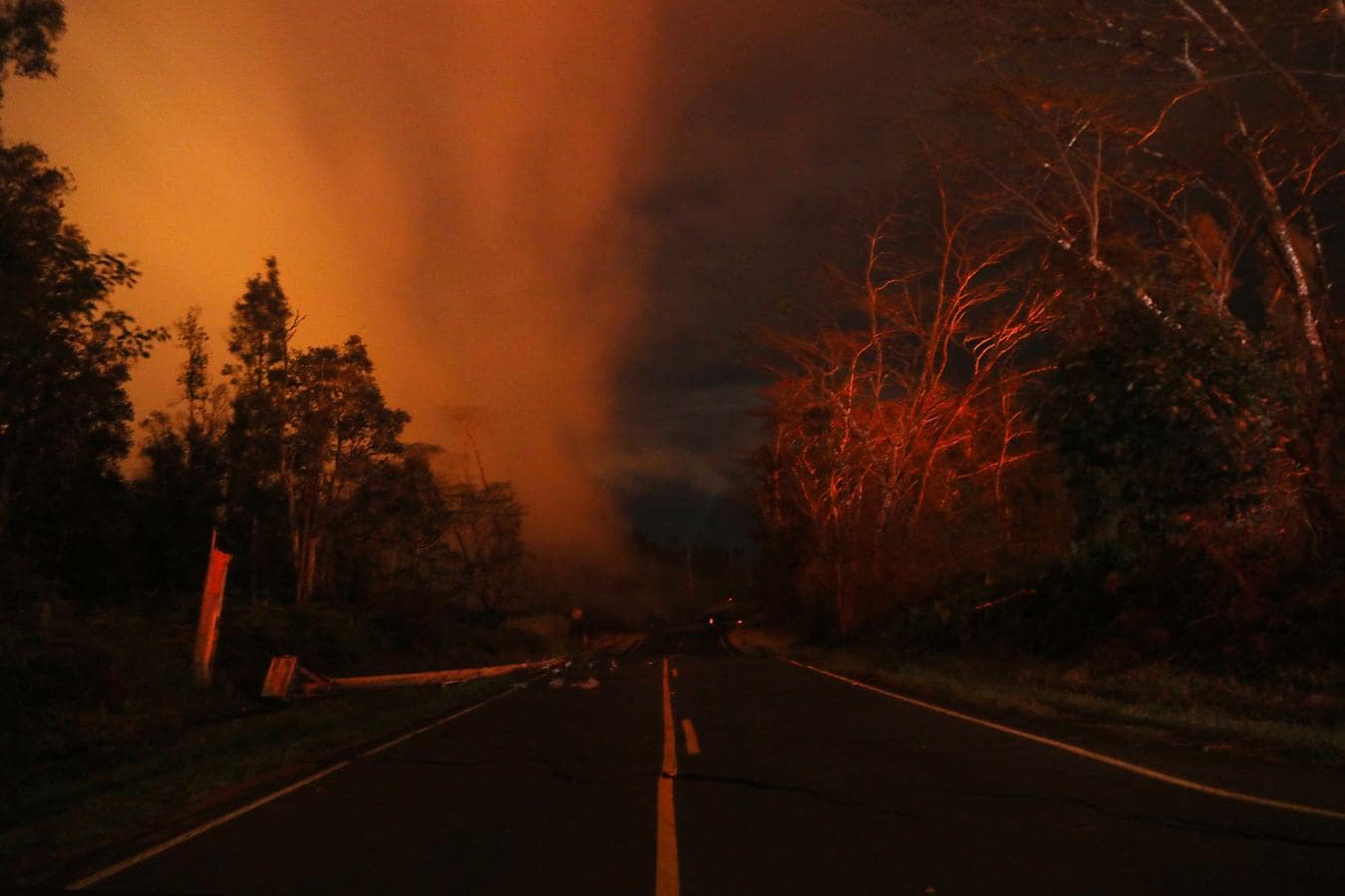 Imágenes de los daños en las carreteras provocados por la erupción del volcán. 