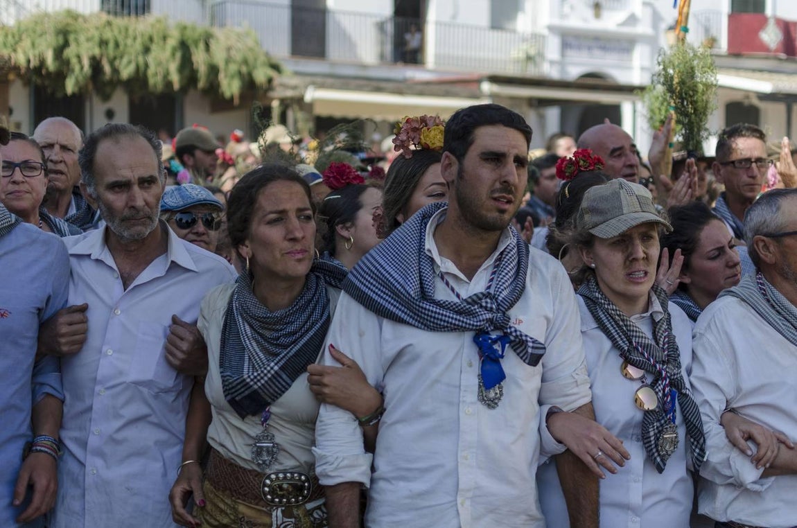 Hermandad de Cartaya llegando al Rocío