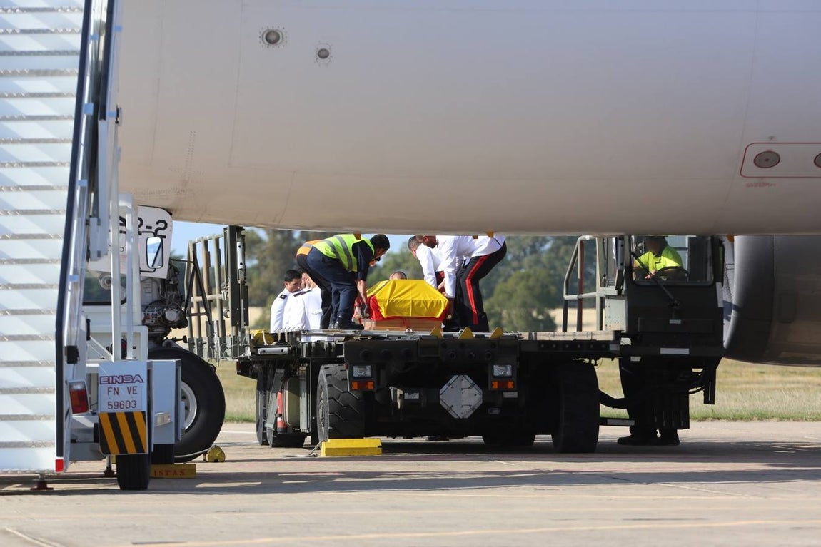 Fotos: Llegada del cuerpo de Antonio Carrero Jiménez a Rota