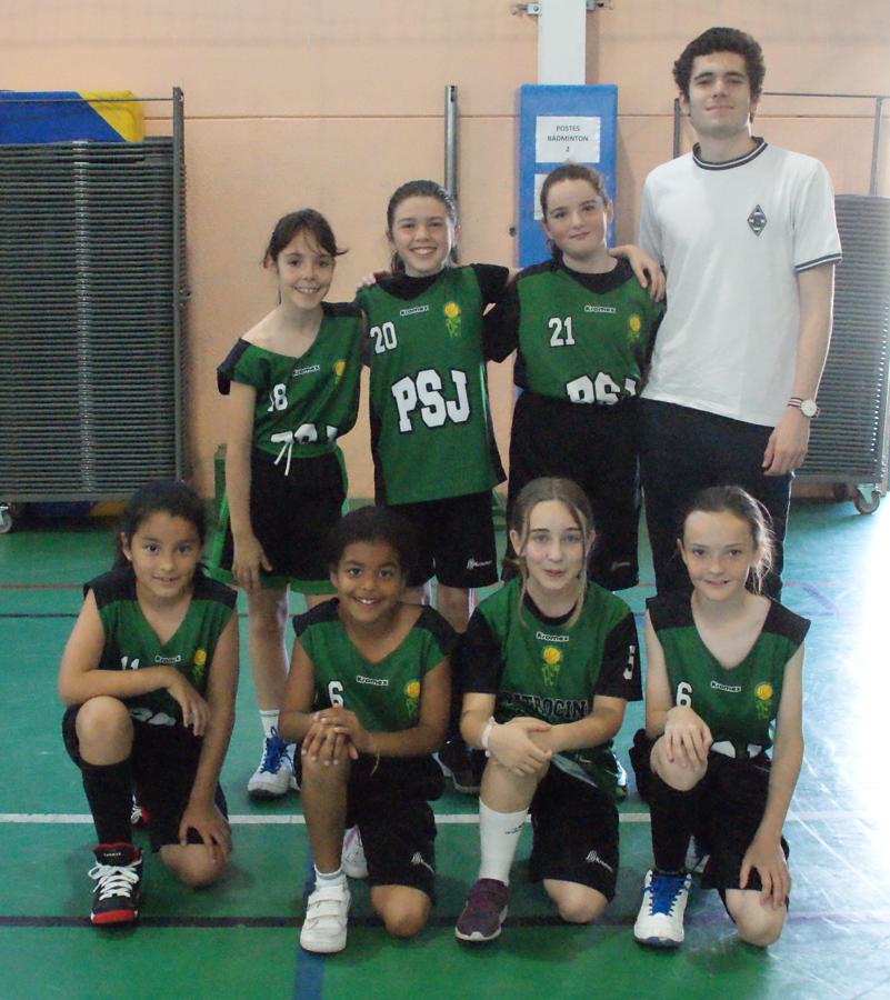 Las mejores imágenes del partido de baloncesto alevín femenino entre Valdefuentes y Patrocinio San José