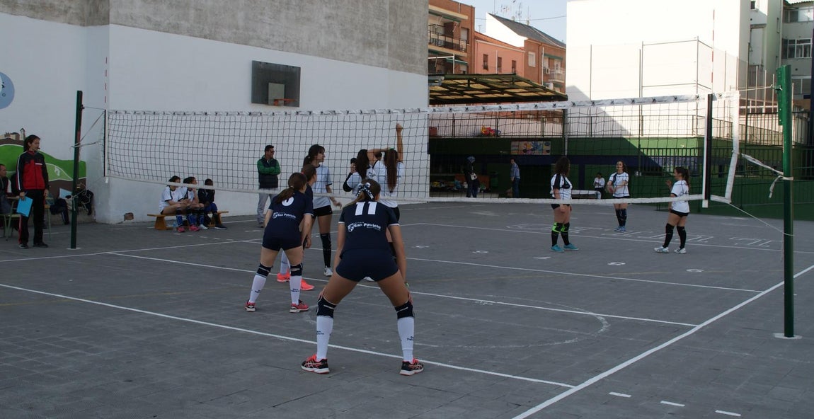 Las mejores imágenes del partido de voleibol juvenil femenino entre Raimundo Lulio y San Patricio Soto
