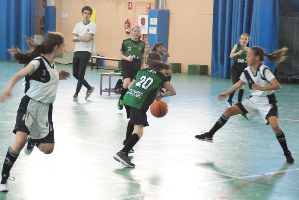 Las mejores imágenes del partido de baloncesto alevín femenino entre Valdefuentes y Patrocinio San José