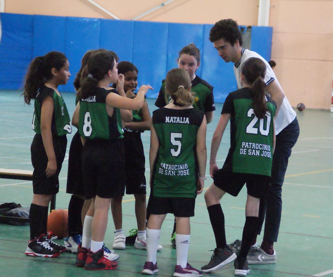 Las mejores imágenes del partido de baloncesto alevín femenino entre Valdefuentes y Patrocinio San José