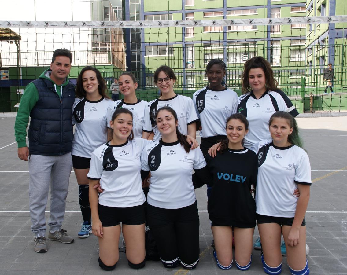 Las mejores imágenes del partido de voleibol juvenil femenino entre Raimundo Lulio y San Patricio Soto