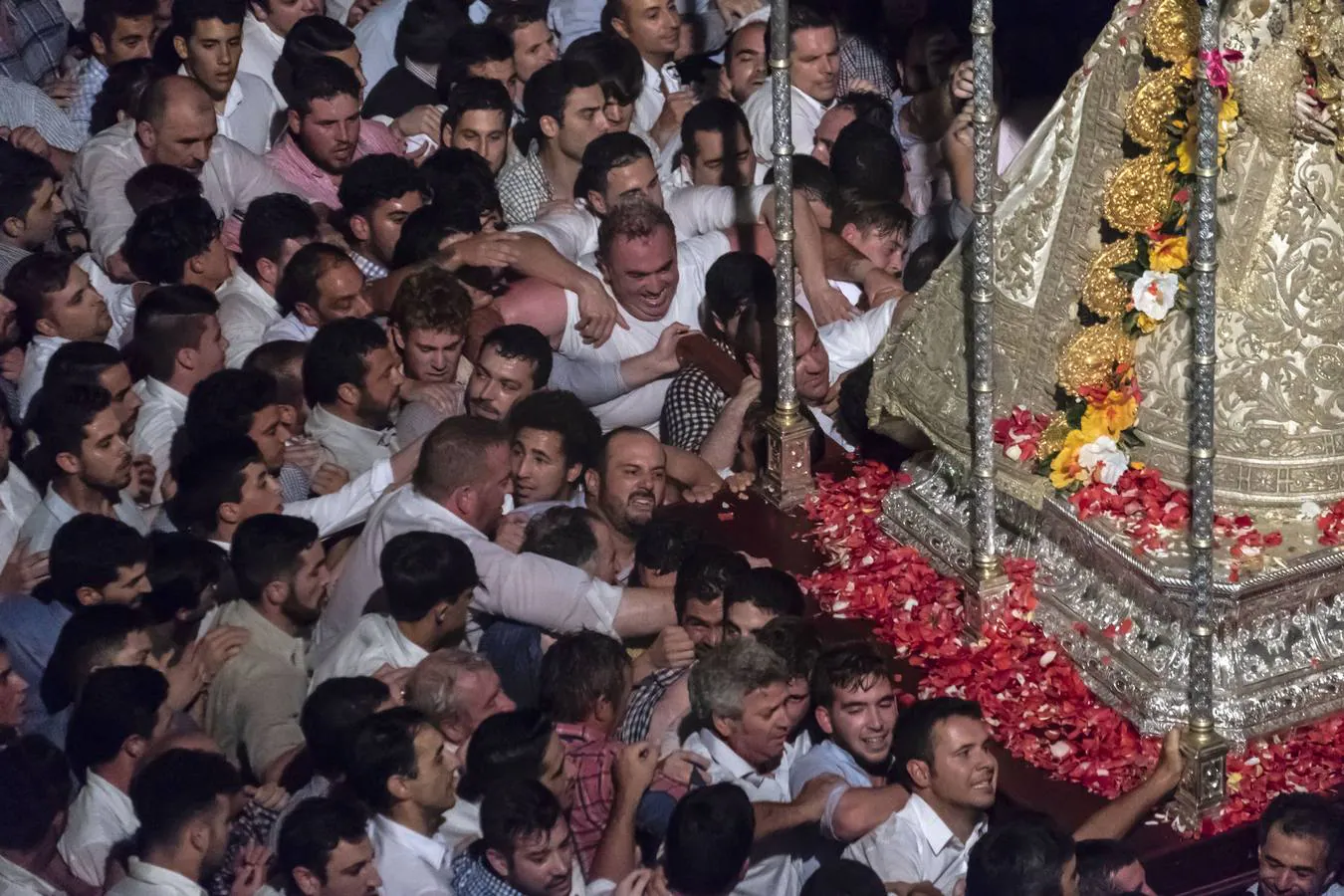 El Rocío 2018: La procesión de la Virgen, en imágenes