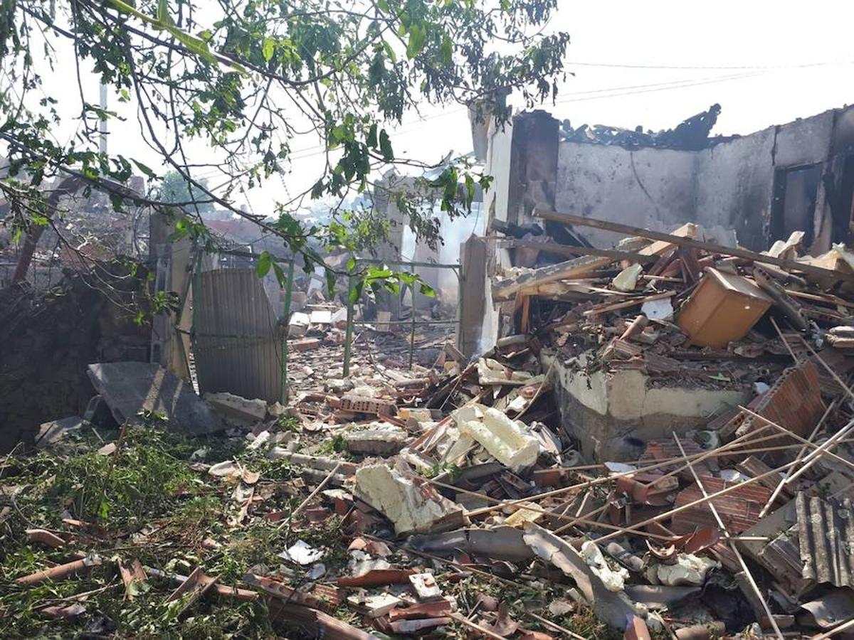 La explosión de una pirotecnia de Tui (Pontevedra) ha dejado un entorno devastado.. 