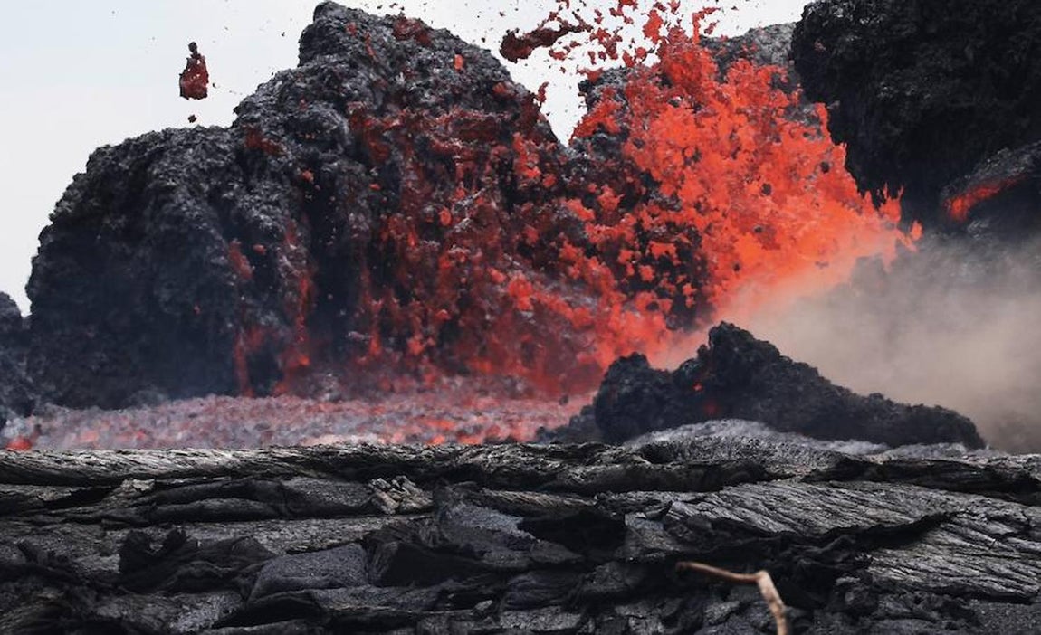 Erupción de lava en la zona de Leilani Estates. 