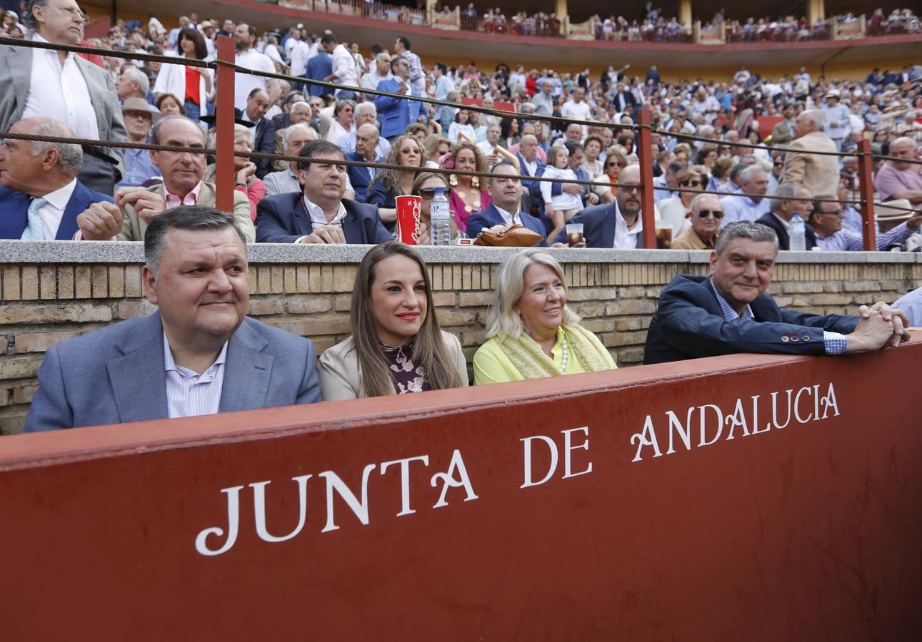 La corrida de El Juli, Ponce y Ginés Marín en Córdoba, en imágenes