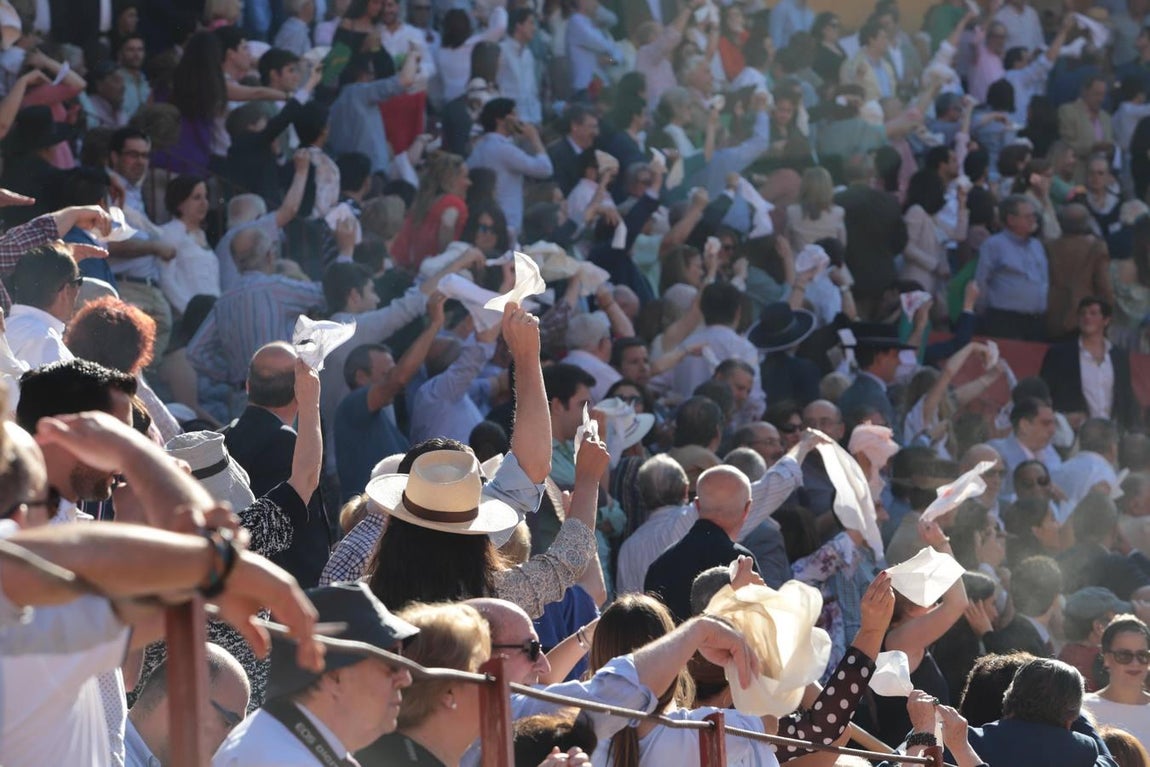 En imágenes, la corrida de Finito, Morante y Roca Rey en Córdoba