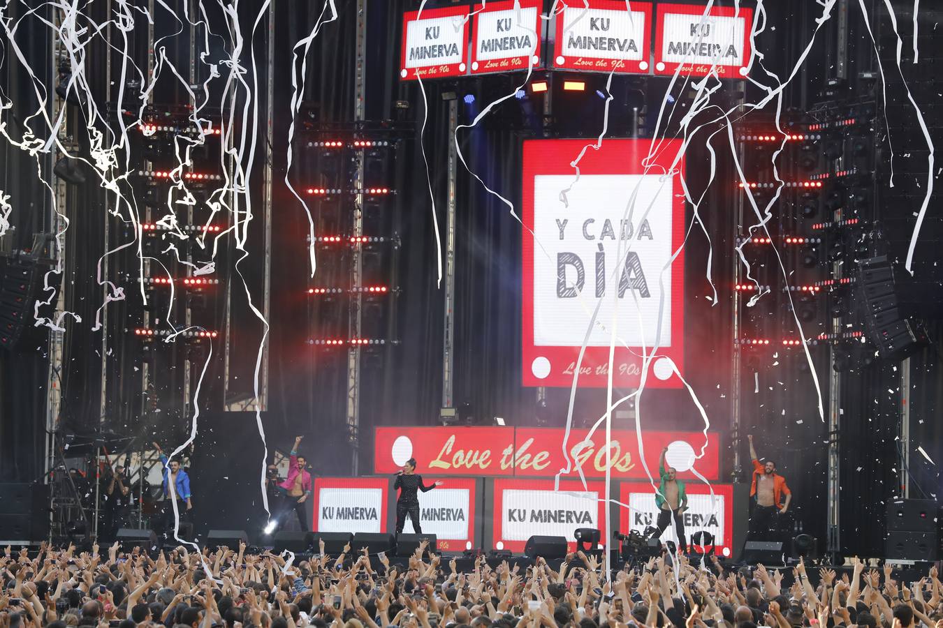 La fiesta de la nostalgia llena el Estadio de la Cartuja