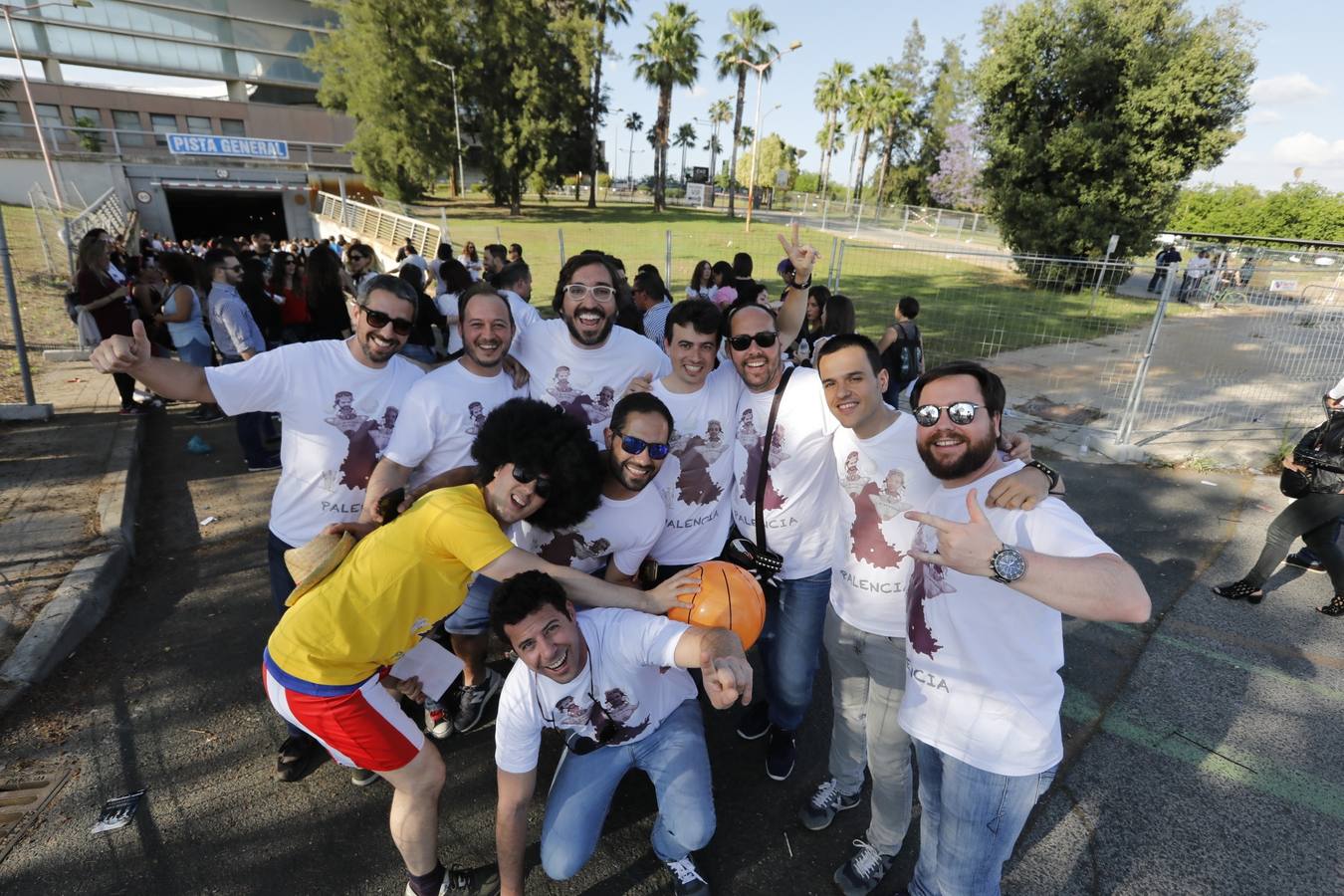 La fiesta de la nostalgia llena el Estadio de la Cartuja