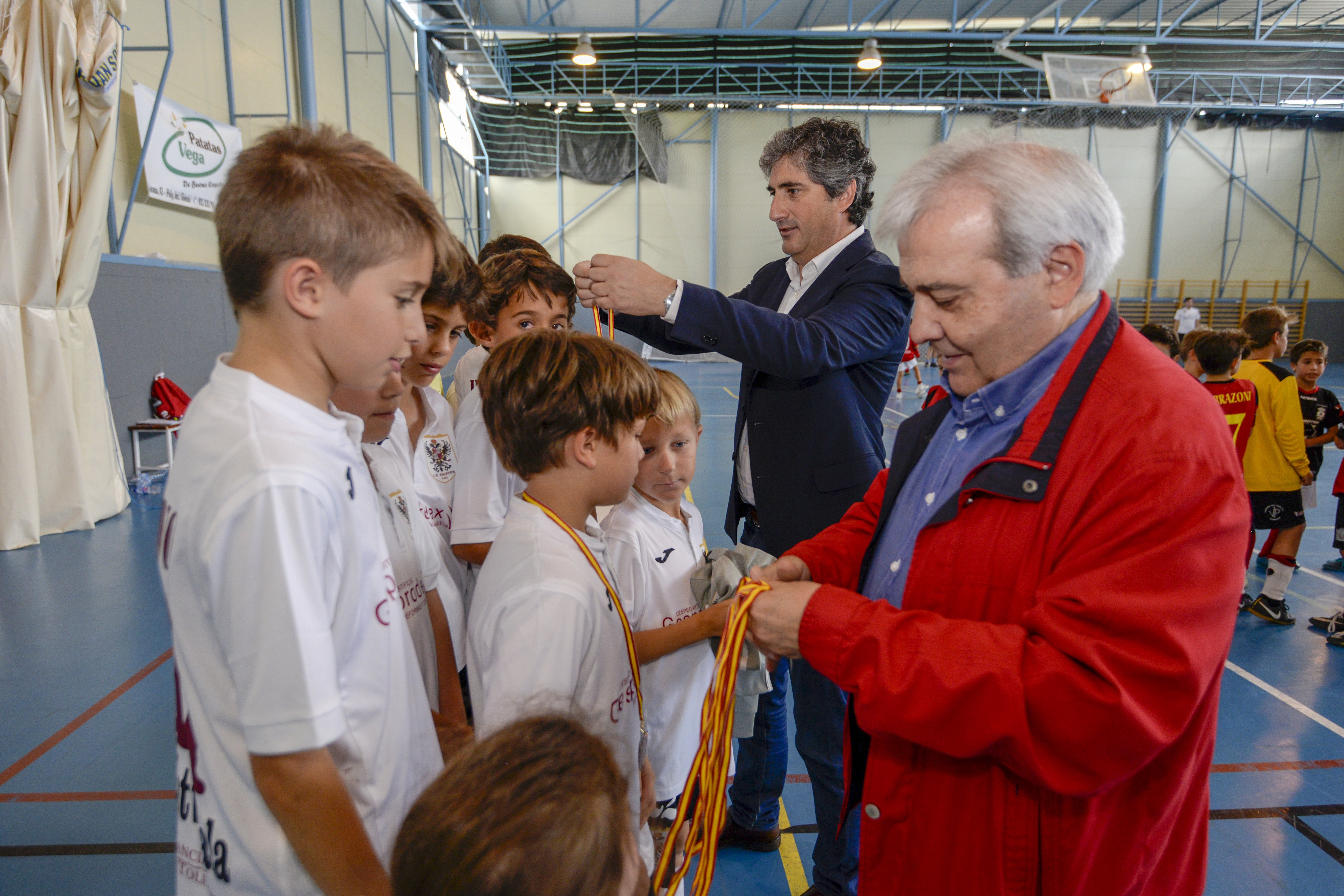 Javier Lozano, en Nambroca con los más pequeños