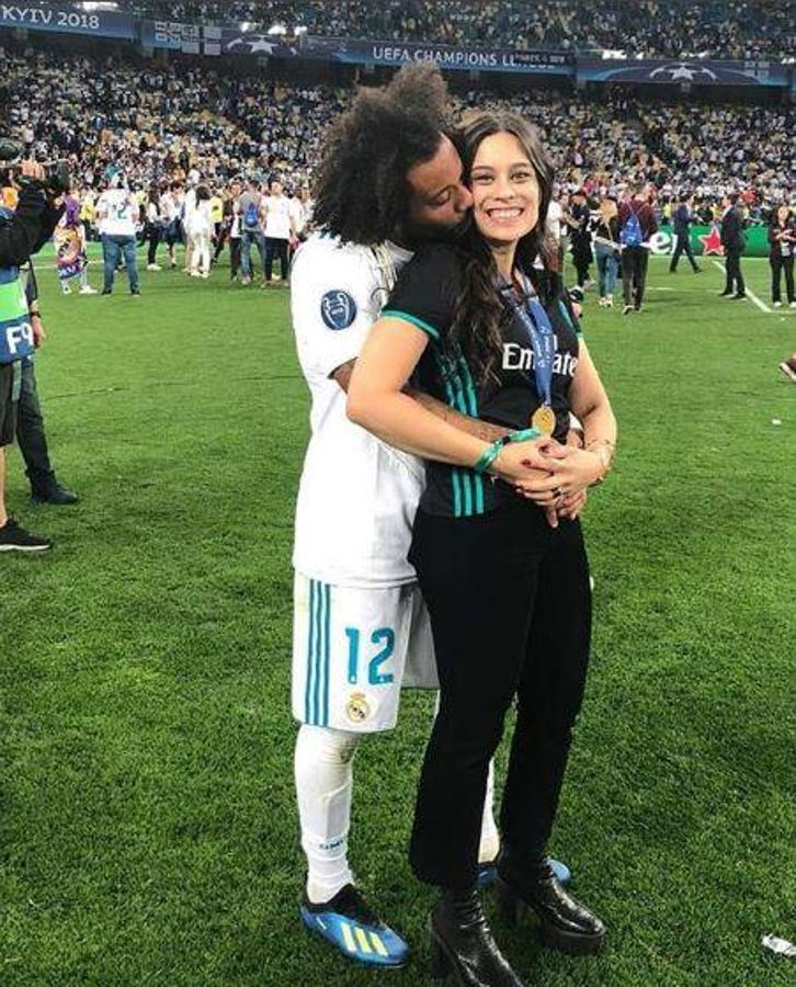 Clarisse Alves. La m,ujer de Marcelo Vieira celebró como una más la decimotercera Champions, atreviéndose hasta colgarse la medalla de oro. Es importante resaltar la labor de una pareja en momentos de mucha presión y puede que este fuera el reconocimiento del lateral izquierdo