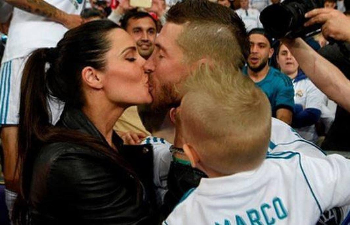 Pilar Rubio. El capitán del equipo, Sergio Ramos, se vio respaldado por toda su familia, su mujer, la colaboradora de «El Hormiguero» y dos de sus tres hijos, Marco y Sergio