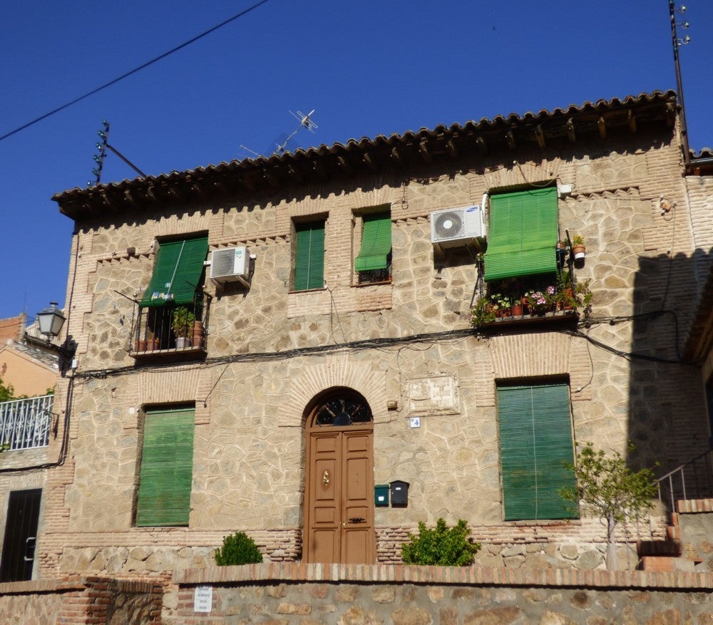 Casa del Banco de Ahorro y Construcción junto a la plaza de Santa Catalina de Toledo. Foto Rafael del Cerro. 