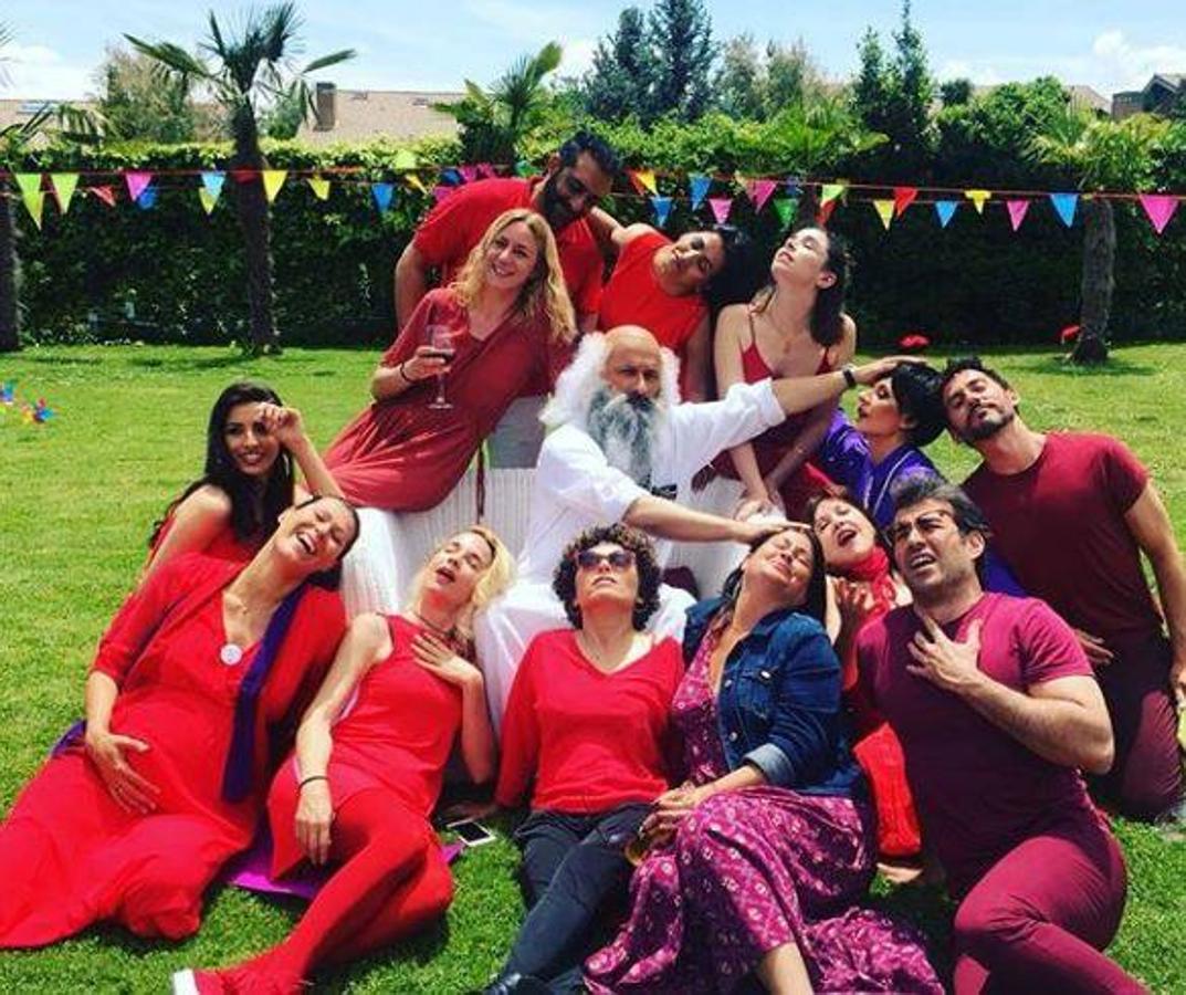 Miren Ibarguren. La actriz famosa por su papel de Yoli en «La que se avecina» celebra su cumpleaños hoy (aunque fue el 23 de mayo) en compañía de sus amigos