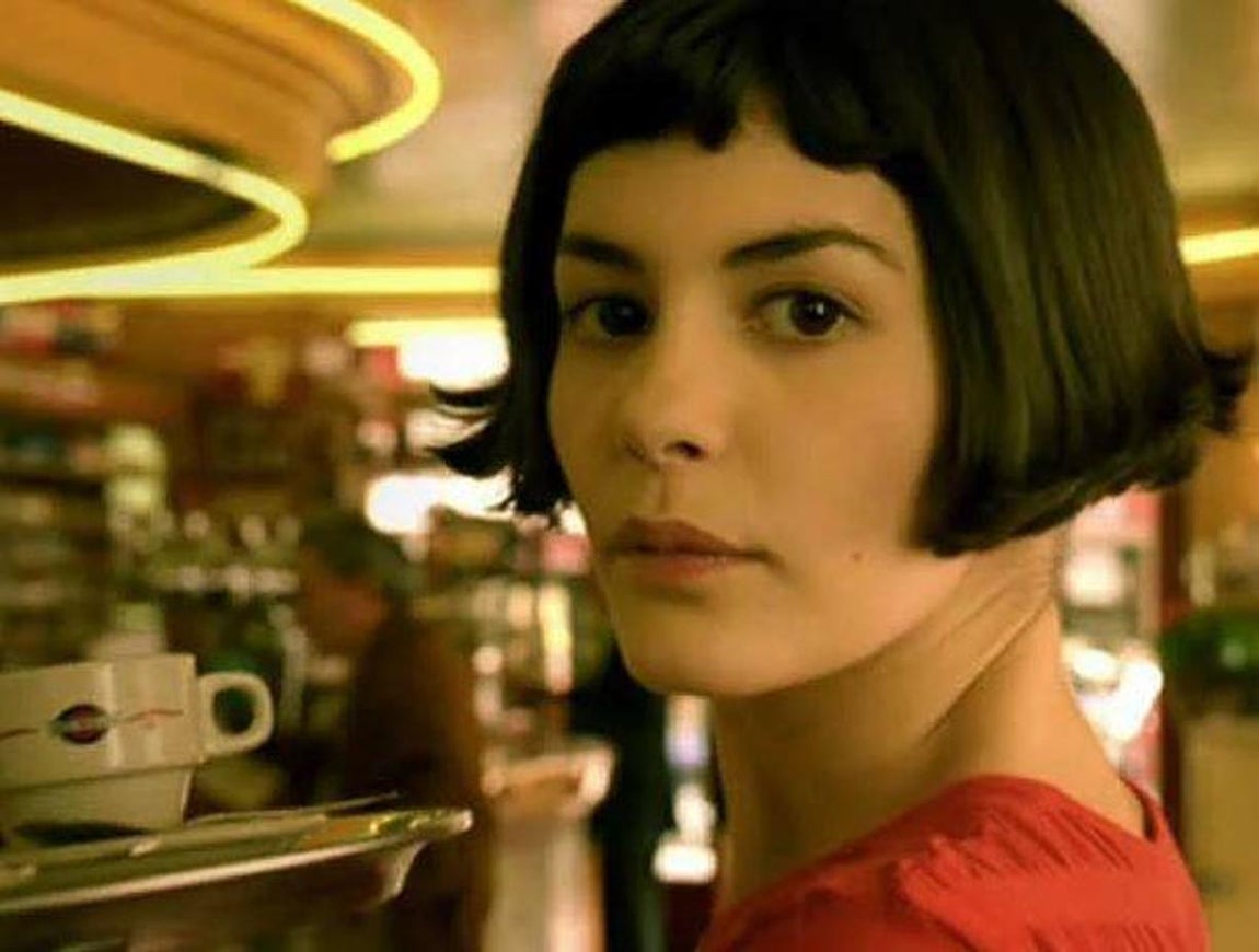 Flequillo Amèlie. Posiblemente fuese la mima Audrey Tautou la que pusiera de moda este flequillo abierto más o menos a mitad de frente. Es un estilo muy favorecedor que da un aspecto juvenil: Emma Watson ya lo lleva.
