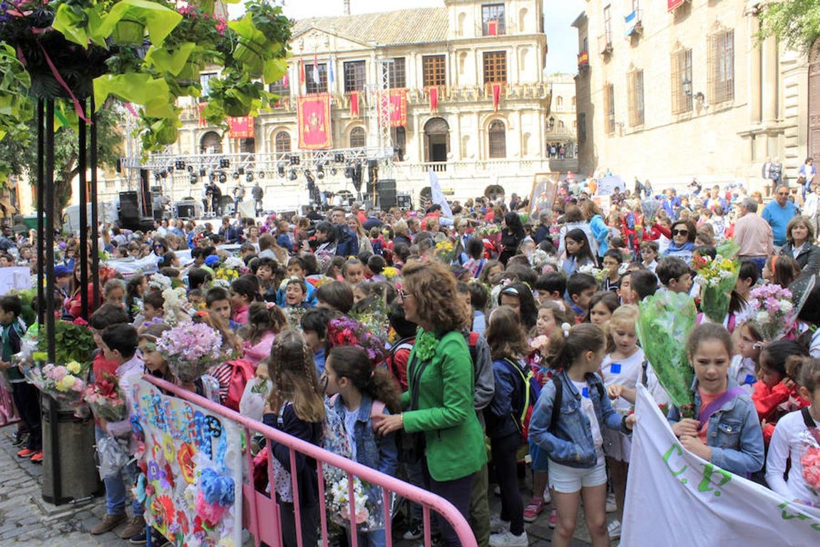 Una colorida ofrenda floral