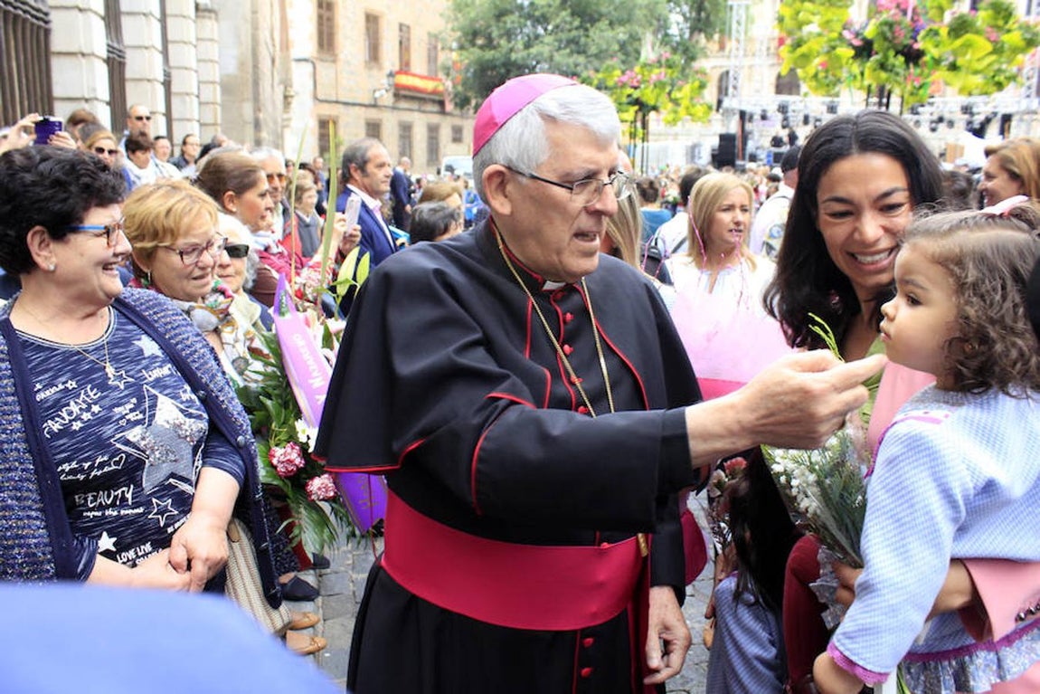 Una colorida ofrenda floral