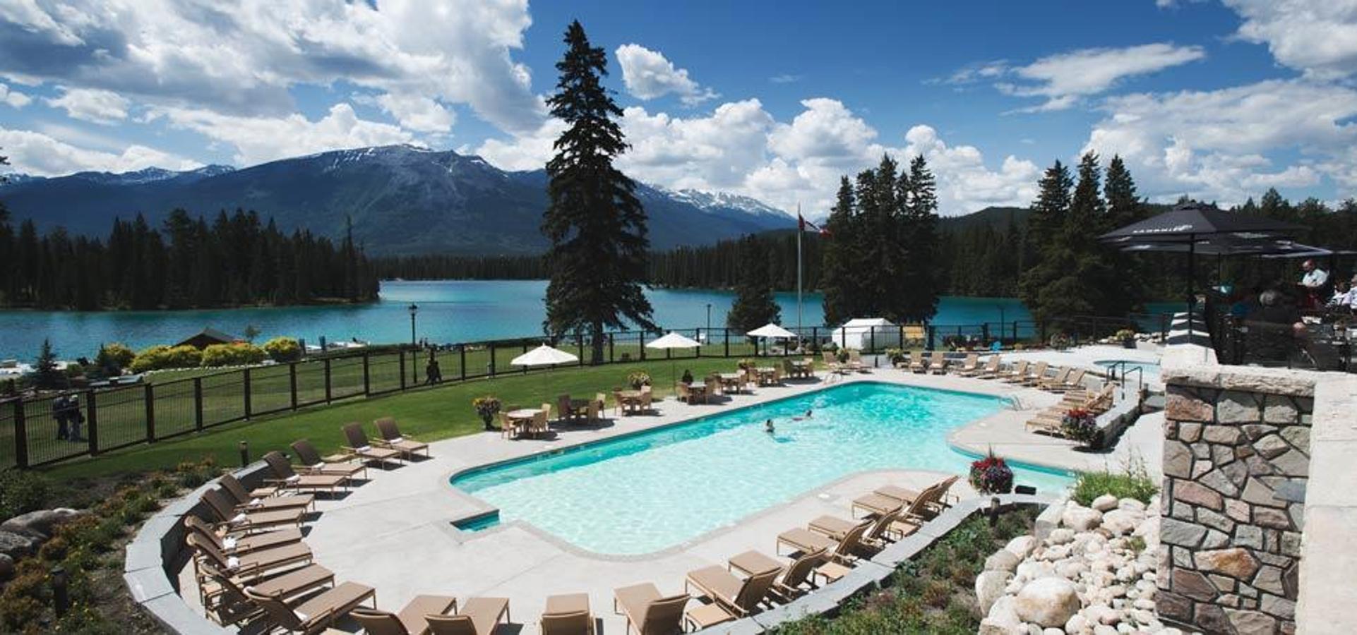 Un resort rodeado de naturaleza. Fairmont Jasper Park Lodge es un resort de montaña