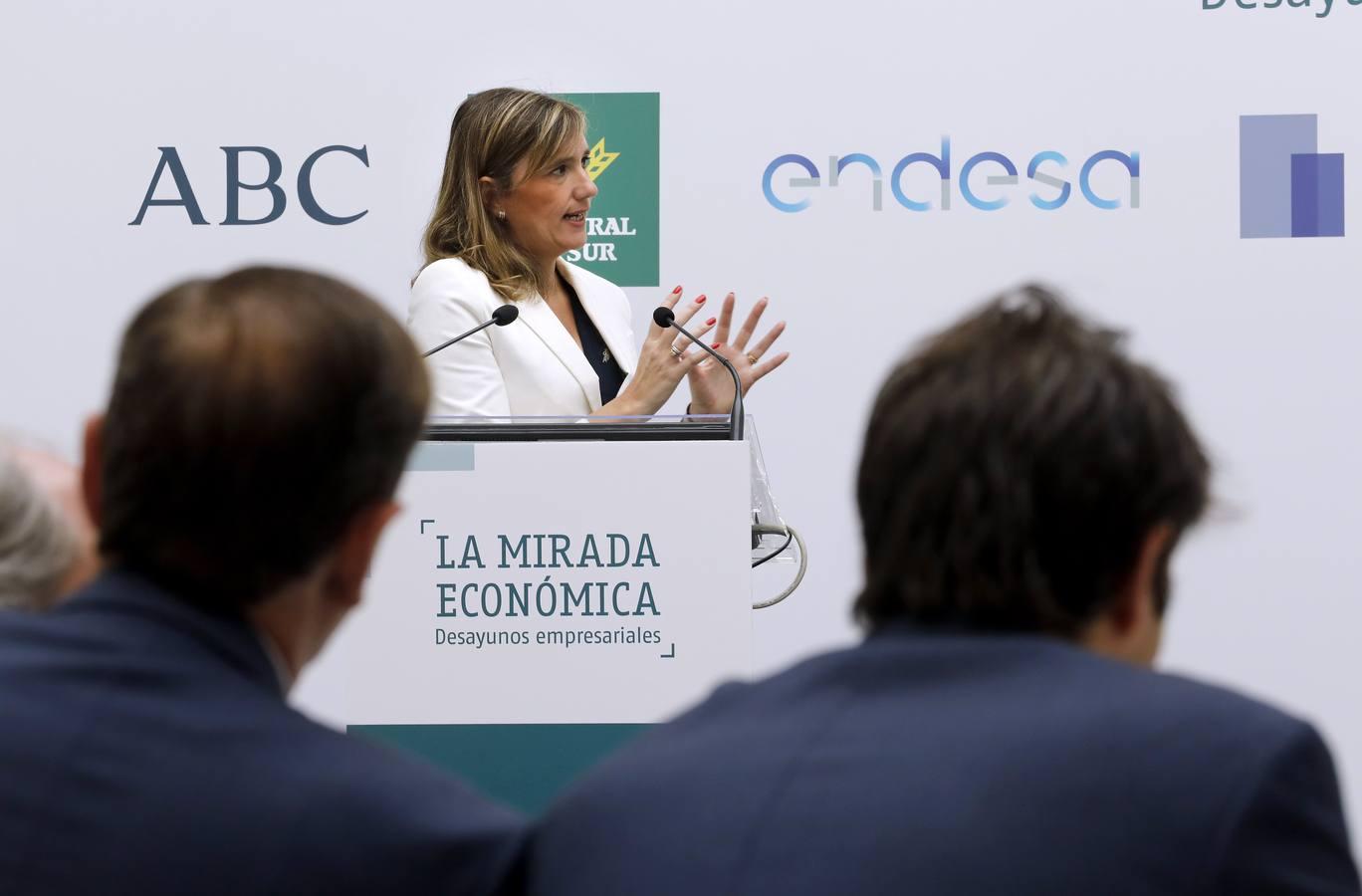 La charla de la responsable de Extenda, en imágenes