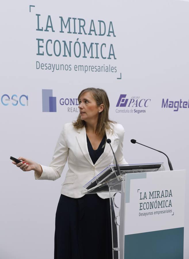 La charla de la responsable de Extenda, en imágenes