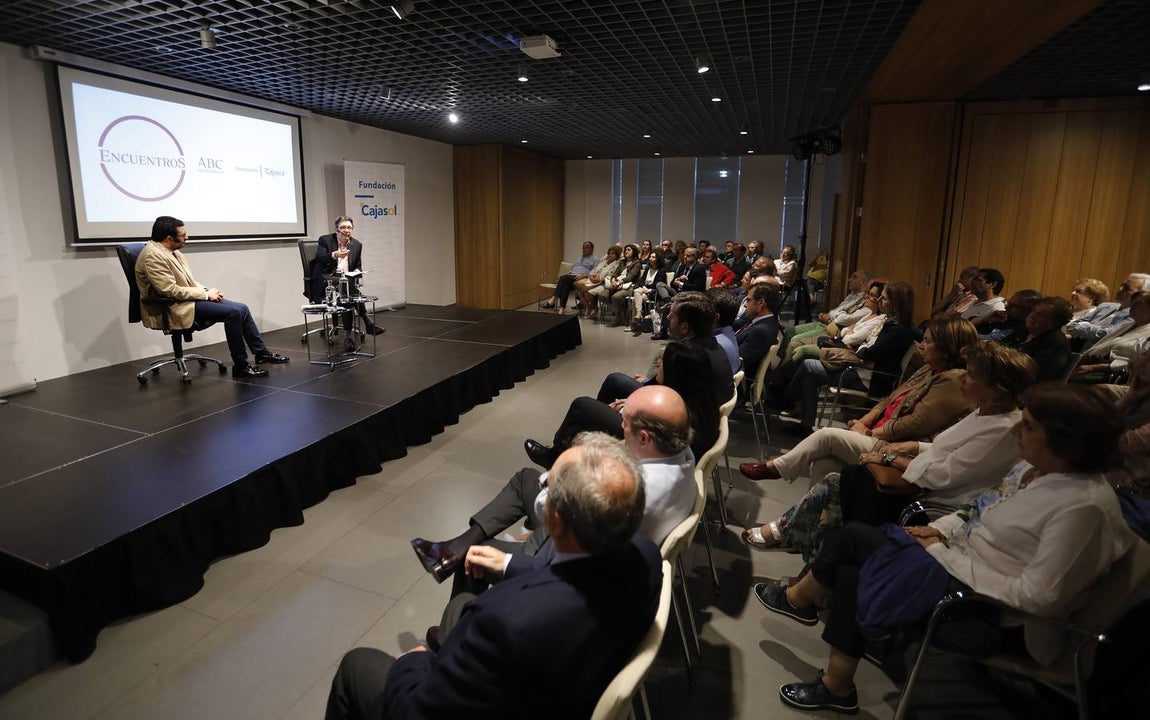 En imágenes, el encuentro con Ignacio Camacho