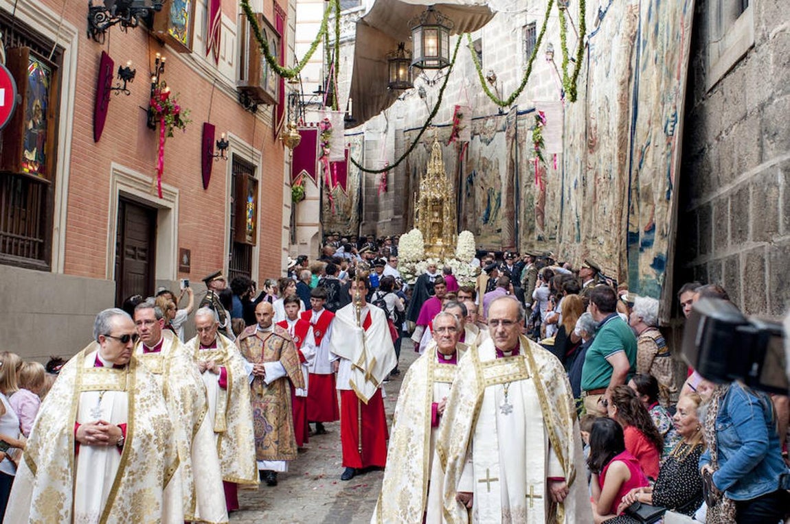 Un magno desfile en honor al Santísimo
