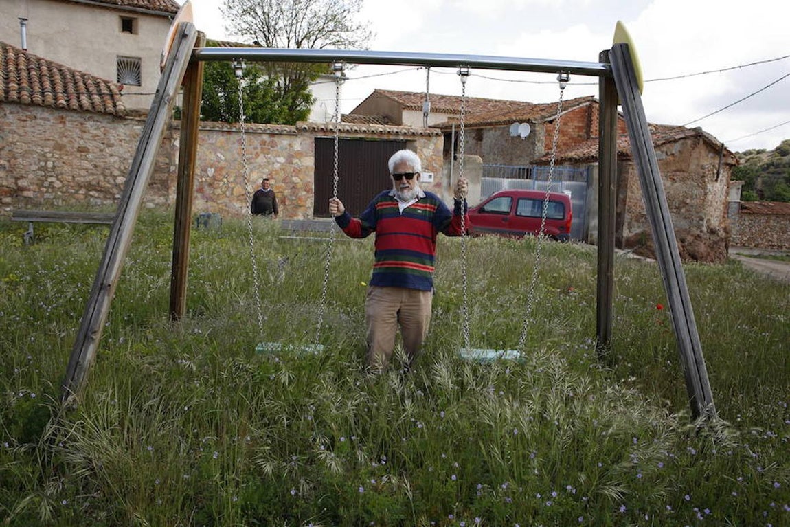 Ambulatorios, colegios, parques... Gimeno denuncia la falta de infraestructuras y la dejación por parte del Gobierno central y autonómico. 