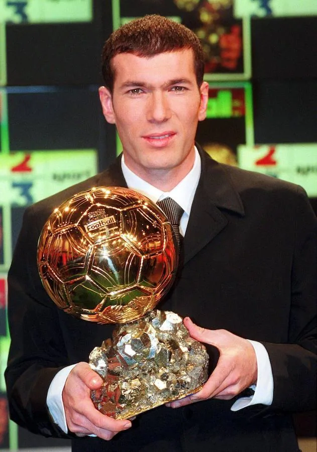 Zidane ganó el Balón de Oro de «France Football» por su gran año 1998. 