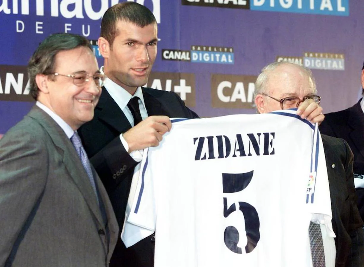 Zidane fichó por el Real Madrid en 2001, iniciando un idilio que fue del campo a los despachos. 