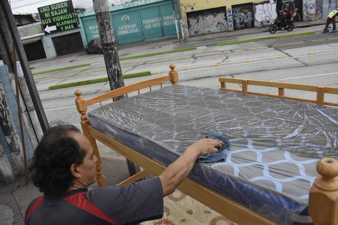 Las autoridades advirtieron de que las lluvias son ahora la amenaza no solo para la población, sino para las carreteras que están ubicadas en los alrededores del volcán. 