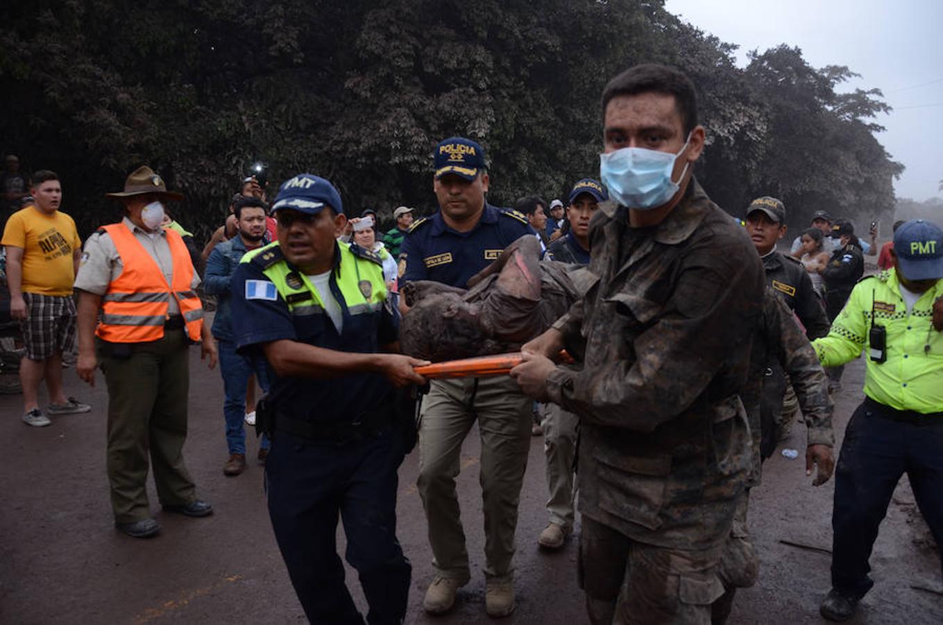 Hay un número indeterminado de desaparecidos y 3.100 personas han sido evacuadas, apuntó, al agregar que se continúan realizando las evaluaciones de los daños causados por la erupción del volcán de Fuego, de 3.763 metros de altura.. 