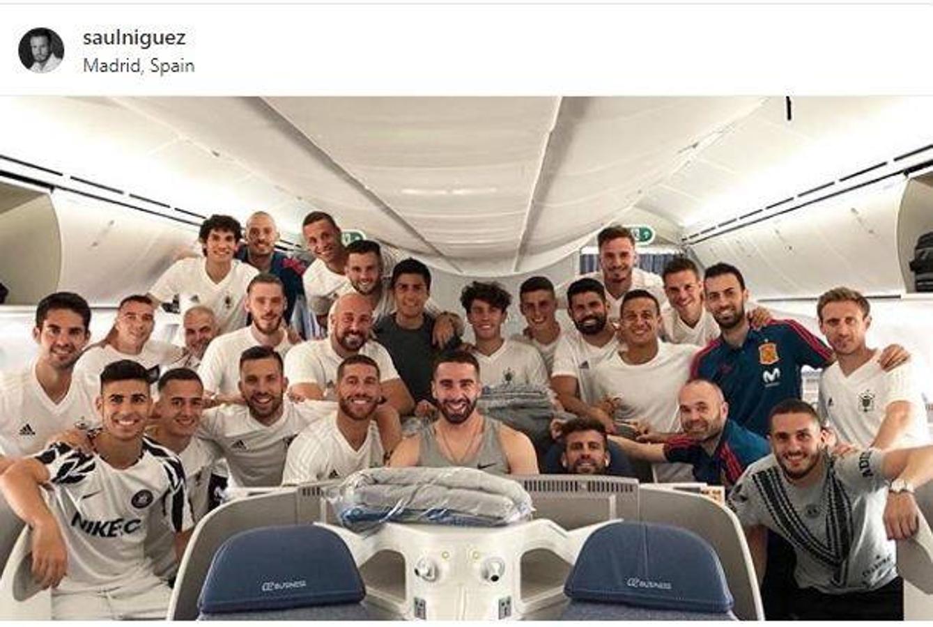 Saul Ñiguez Esclapez. Preparado para darlo todo en Rusia sube esta instantanea junto a todos sus compañeros.