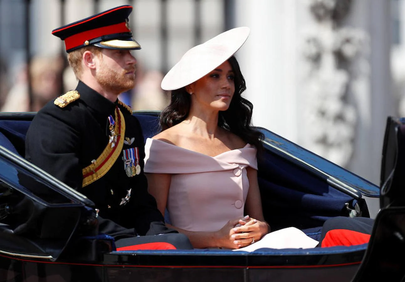 Meghan Markle. Acompañada de su marido, el Príncipe Harry, los duques de Sussex se han unido al resto de la Familia Real británica en la que es su reaparación tras la luna de miel