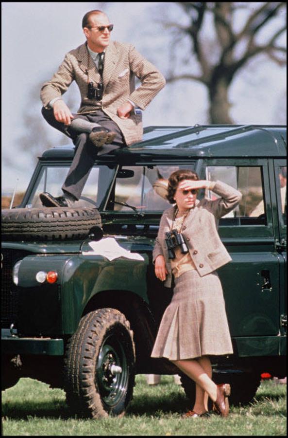 Vacaciones en Balmoral. La pareja disfrutando de sus días de descanso en el Palacio de Balmoral, compartiendo una misma actitud relajada durante un día de caza, actividad que ambos disfrutan en común.