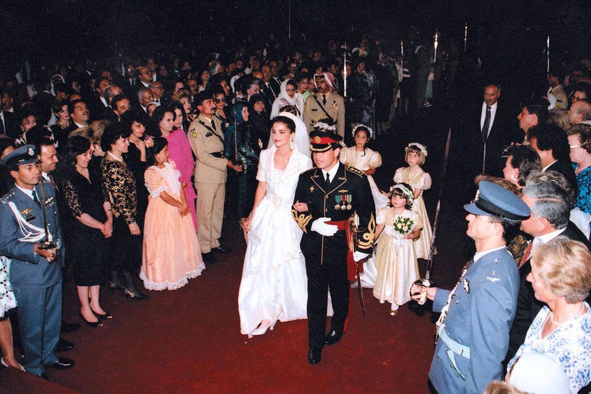 Camino al altar. Hace un cuarto de siglo, el 10 de junio, los Reyes de Jordania se casaron en una ceremonia musulmana tradicional en Ammán. El Príncipe tenía 31 años y su esposa se casaba con apenas 22 años.
