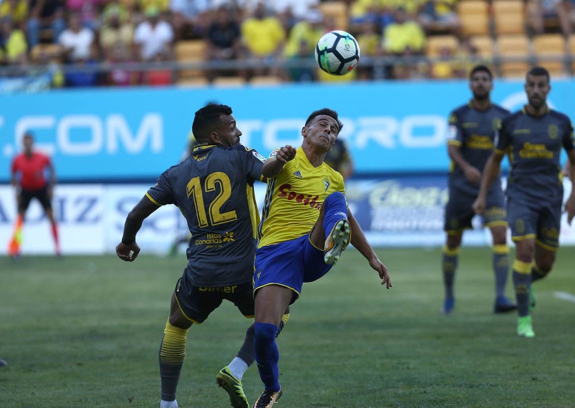 Las Palmas se lleva el Trofeo ante un Cádiz que aprueba. 