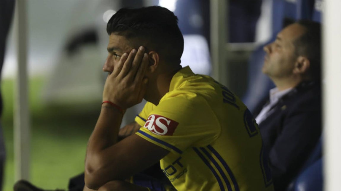 Un gol del Tenerife en el descuento hunde a los cadistas. 