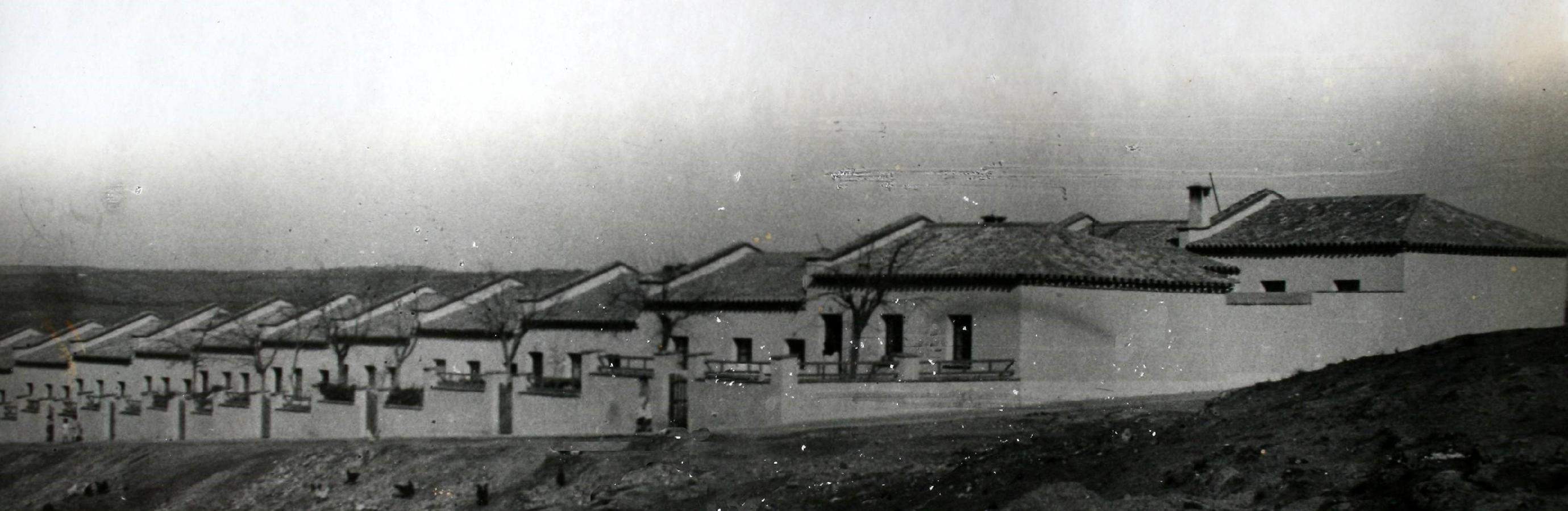 Vista de las viviendas de la barriada de San Servando hacia 1943.FOTO Archivo Municipal de Toledo. 