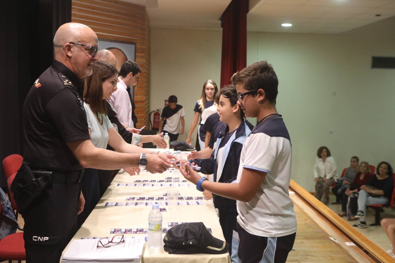 La Policía entrega los carnet de ciberexpert@s a alumnos gaditanos