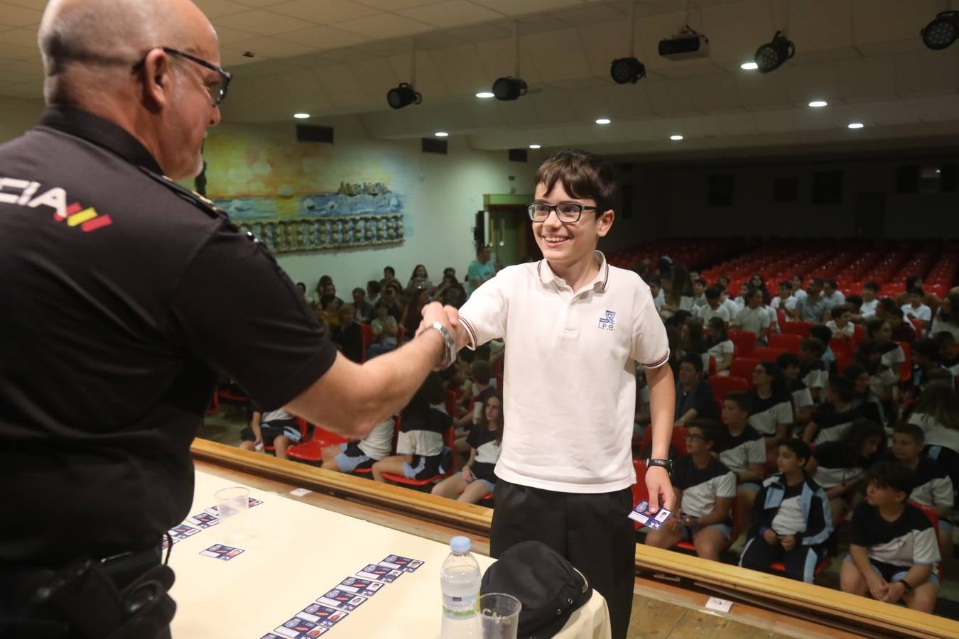 La Policía entrega los carnet de ciberexpert@s a alumnos gaditanos