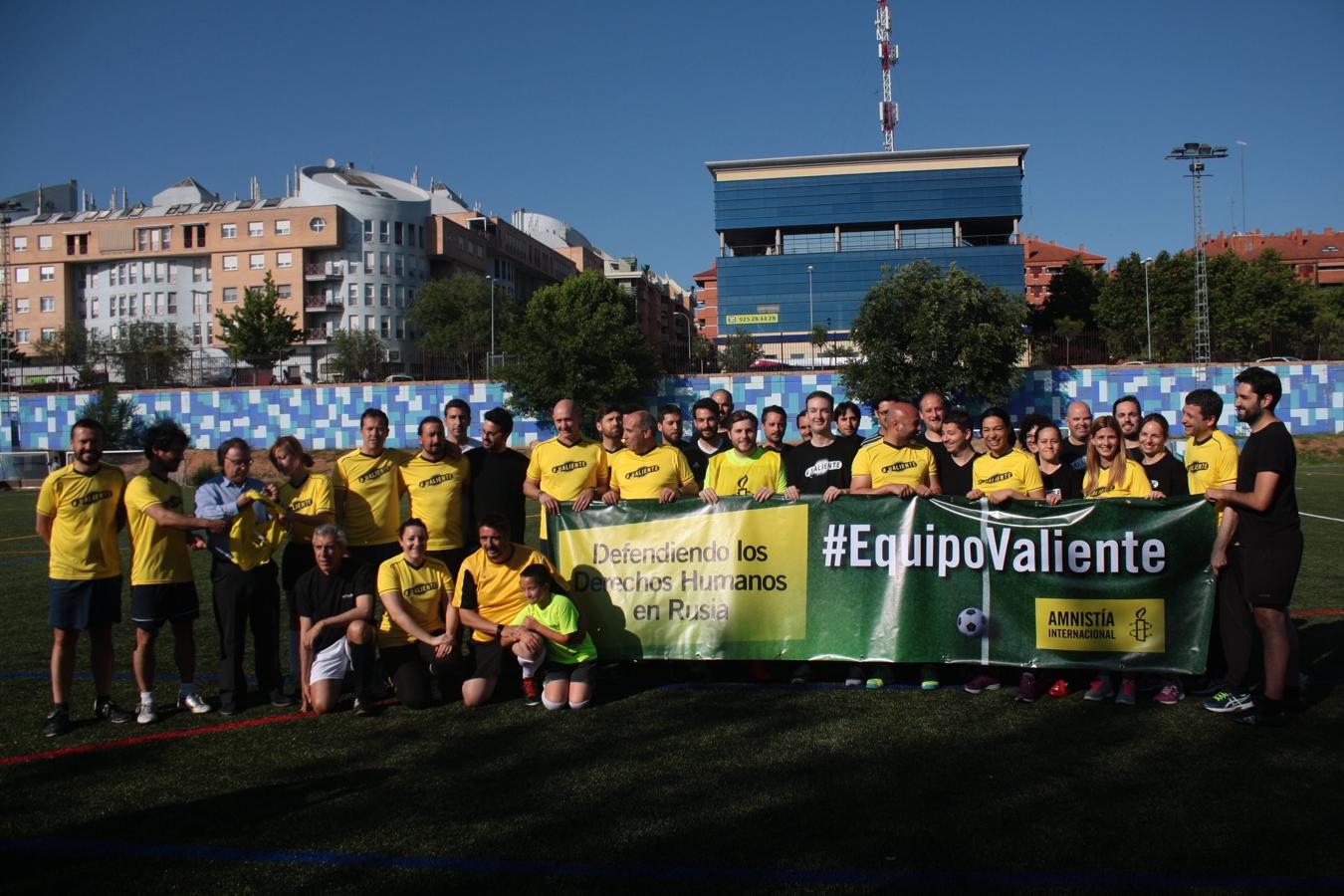 Entre los primeros hubo representantes de todos los partidos, como Nacho Hernando, Rafael Esteban, José Luis Escudero o Emilio Sáez, por el PSOE; Carlos Velázquez, Carolina Agudo y Claudia Alonso, del PP; José García Molina, María Díaz, David Veloso o Julio Pérez, de Podemos; Esteban Paños, de Ciudadanos; Diego Mejías y Javier Mateos, de Ganemos, entre otros. 